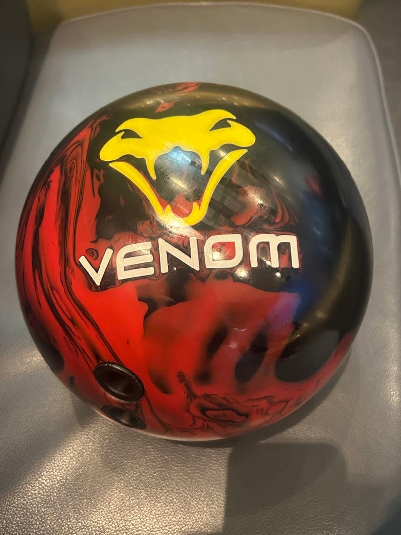 VENOM ボウリングボール