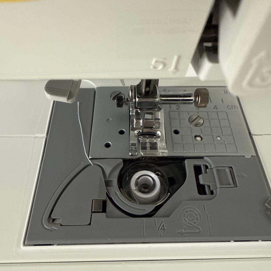 ブラザー　コンパクトコンピューターミシン　電動ミシン　HS101