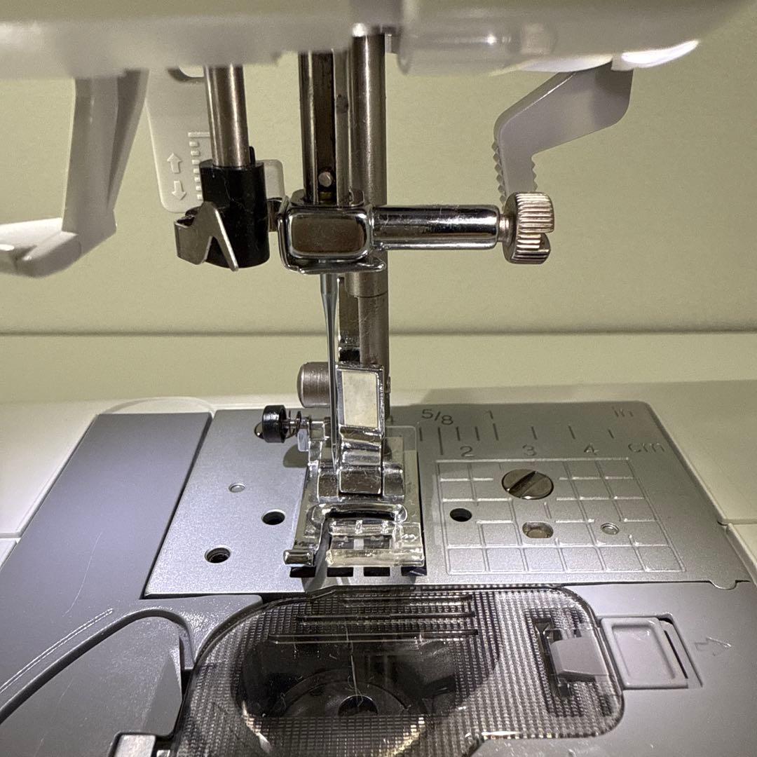 ブラザー　コンパクトコンピューターミシン　電動ミシン　HS101