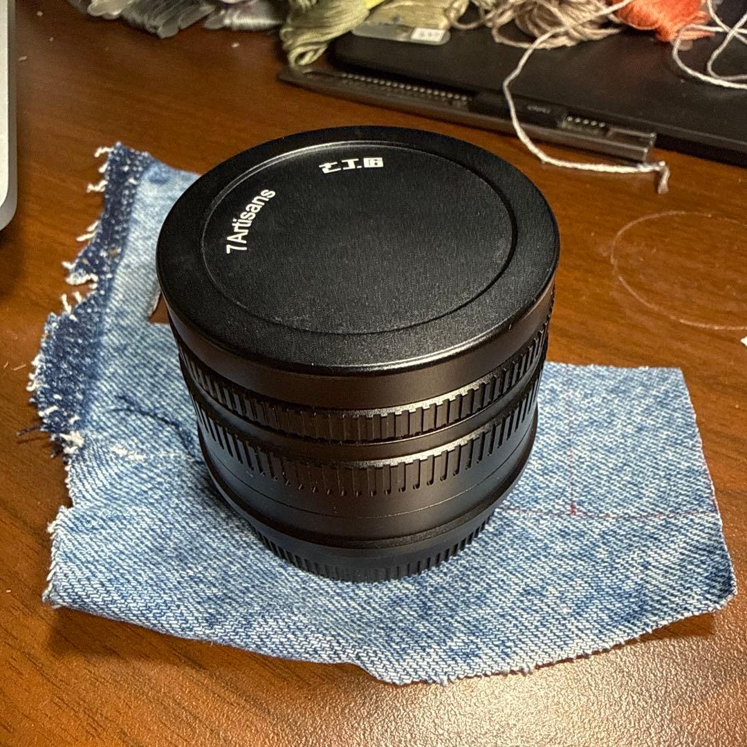 7Artisans APS-C 35mm F1.4 レンズ
