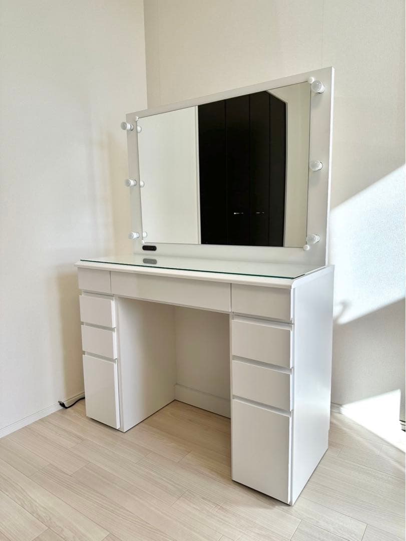 dinosLEDライト付きドレッサー