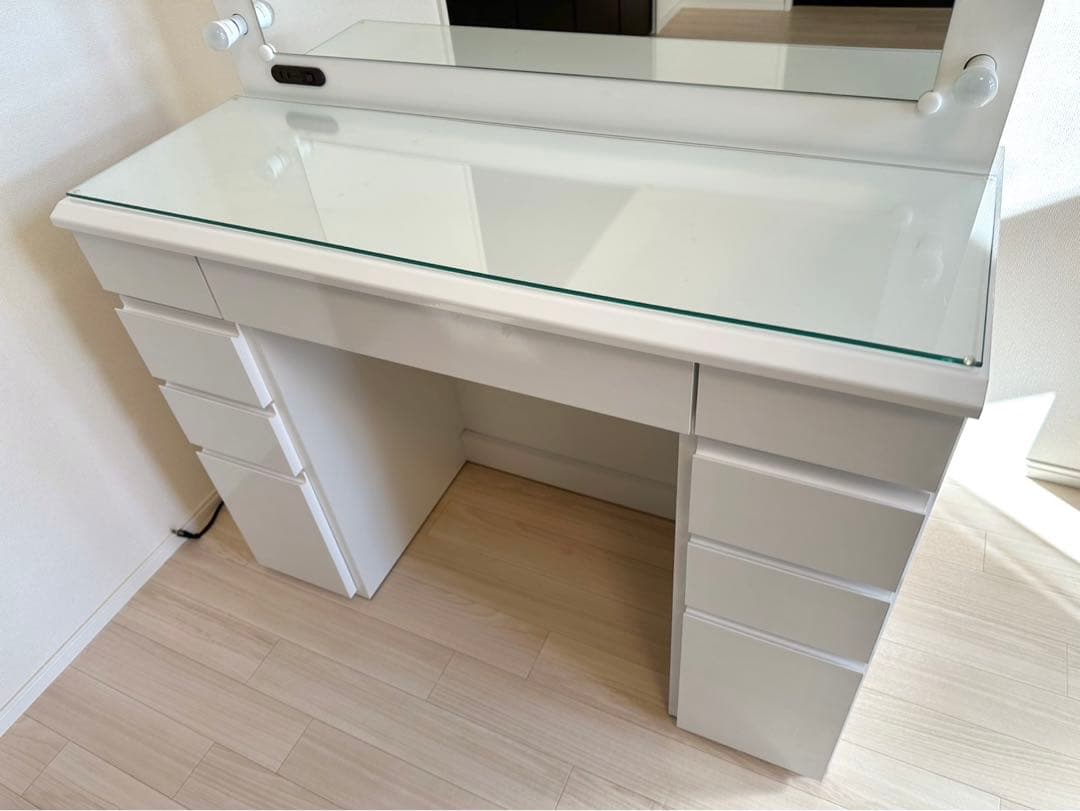 dinosLEDライト付きドレッサー