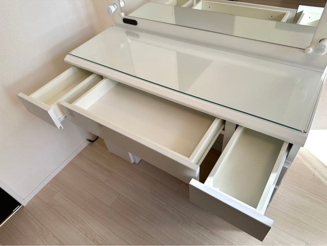 dinosLEDライト付きドレッサー