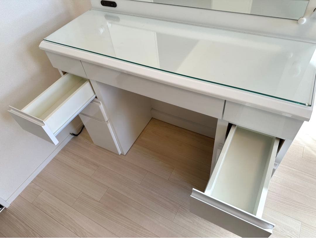 dinosLEDライト付きドレッサー