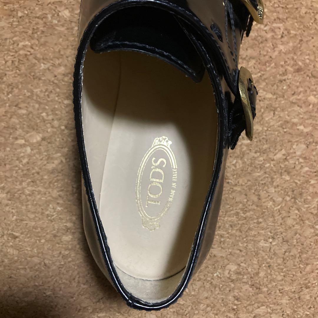 TOD'S 黒ローファー バックル付き