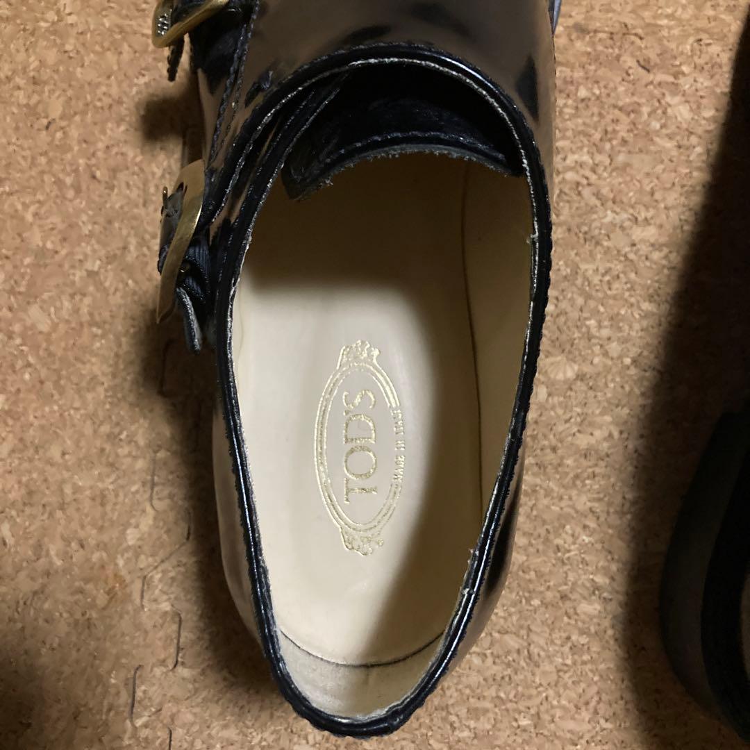 TOD'S 黒ローファー バックル付き
