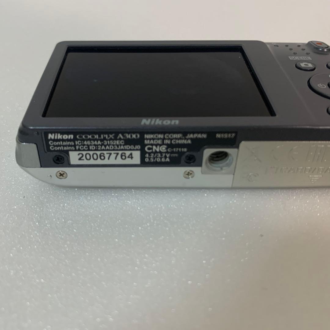 Nikon COOLPIX A300 シルバーコンパクトデジタルカメラ　ジャンク
