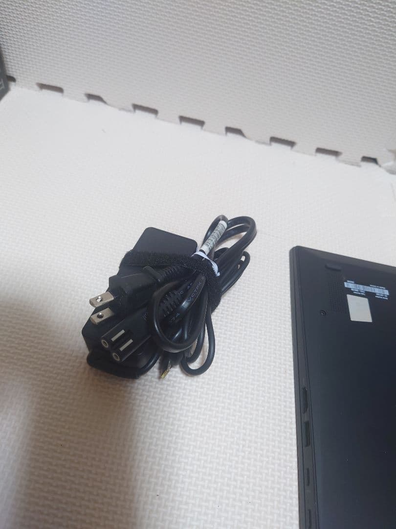 Thinkpad X1 Carbon Gen10/i5-1235U/カーボン素材