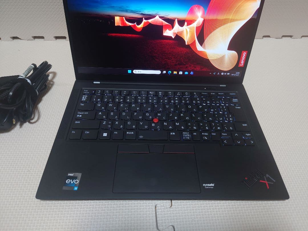 Thinkpad X1 Carbon Gen10/i5-1235U/カーボン素材