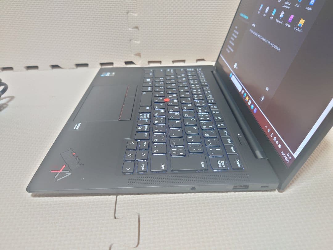Thinkpad X1 Carbon Gen10/i5-1235U/カーボン素材