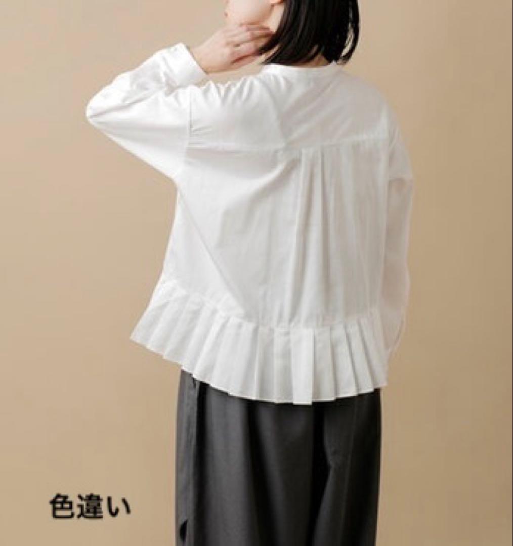 ツムグ　フロントタック裾プリーツコットンサテンブラウス 黒