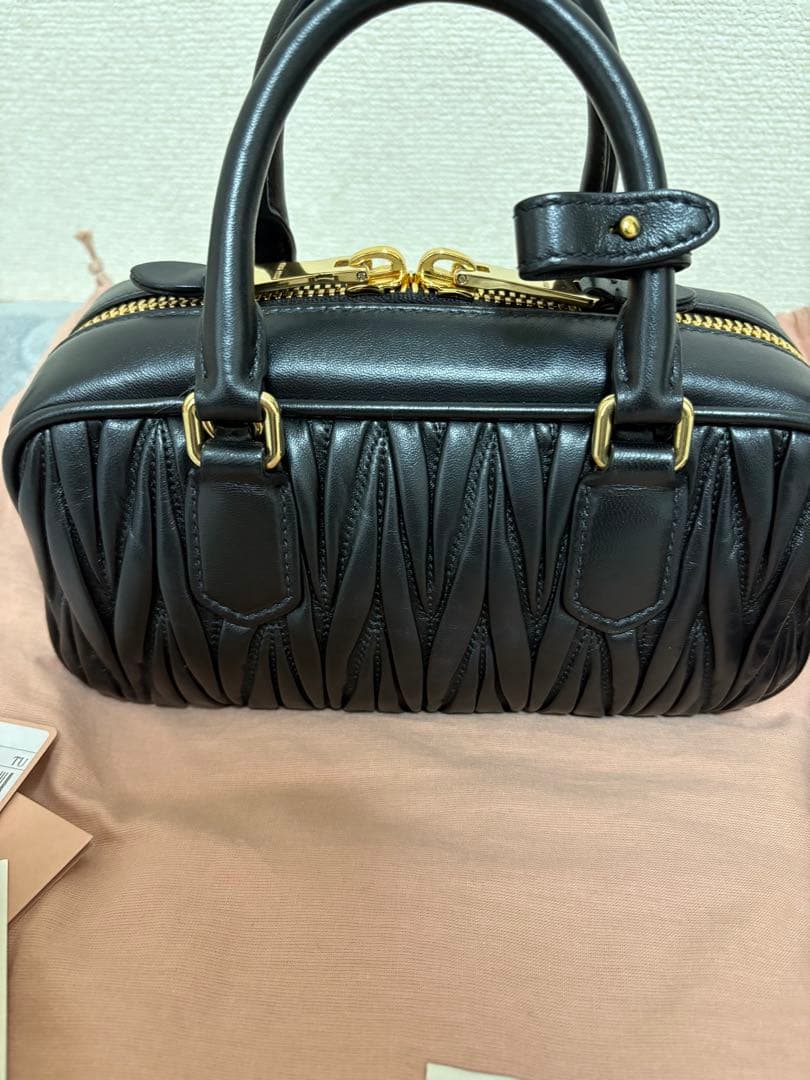 週末値下げ　miumiu ミュウミュウ　アルカディ　マテラッセ　レギュラーサイズ