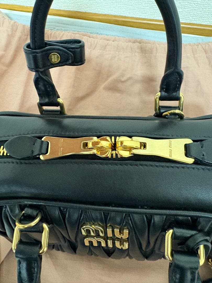 週末値下げ　miumiu ミュウミュウ　アルカディ　マテラッセ　レギュラーサイズ