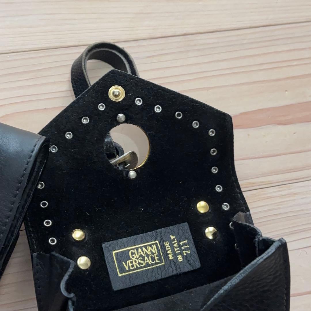 美品【ジャンニ ヴェルサーチ】メデューサ レザー ミニベルトポーチ