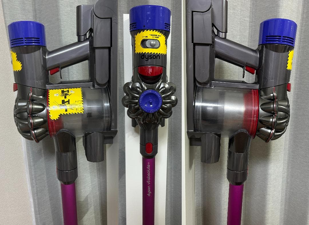 【美品】ダイソン dyson V8 fluffy アクセサリ 多数 洗浄除菌済