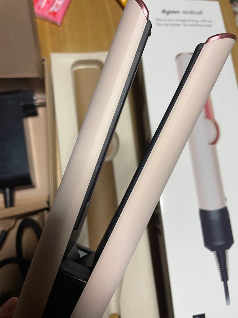 中国　韓国　ヨーロッパ　Dyson ドライヤー　ht01 ストレイトナー