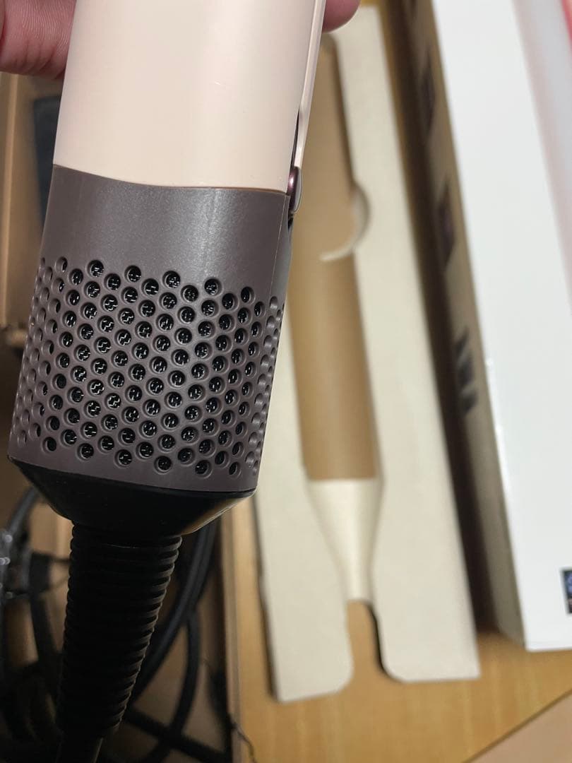 中国　韓国　ヨーロッパ　Dyson ドライヤー　ht01 ストレイトナー