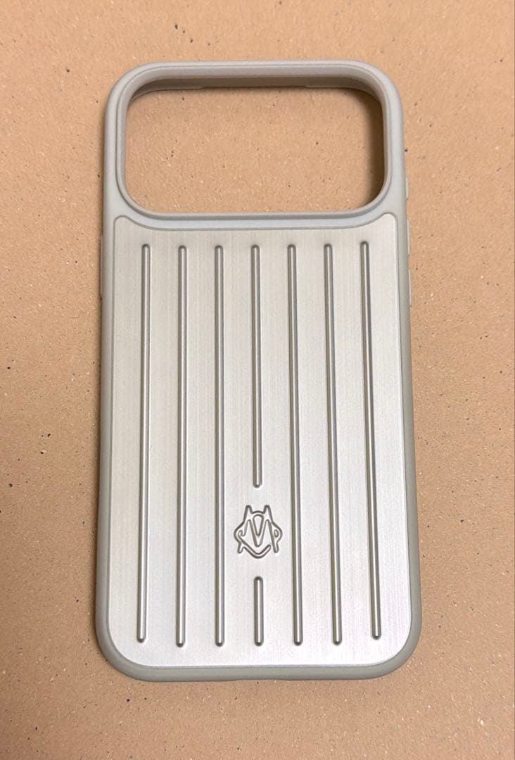 RIMOWA iPhoneケース iPhone17ProMax用 シルバー
