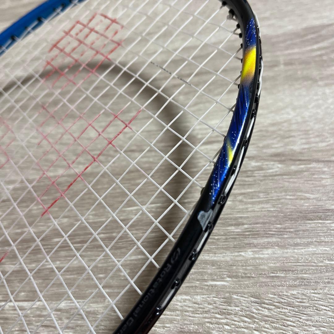 ASTROX 77 バドミントンラケット 4UG5