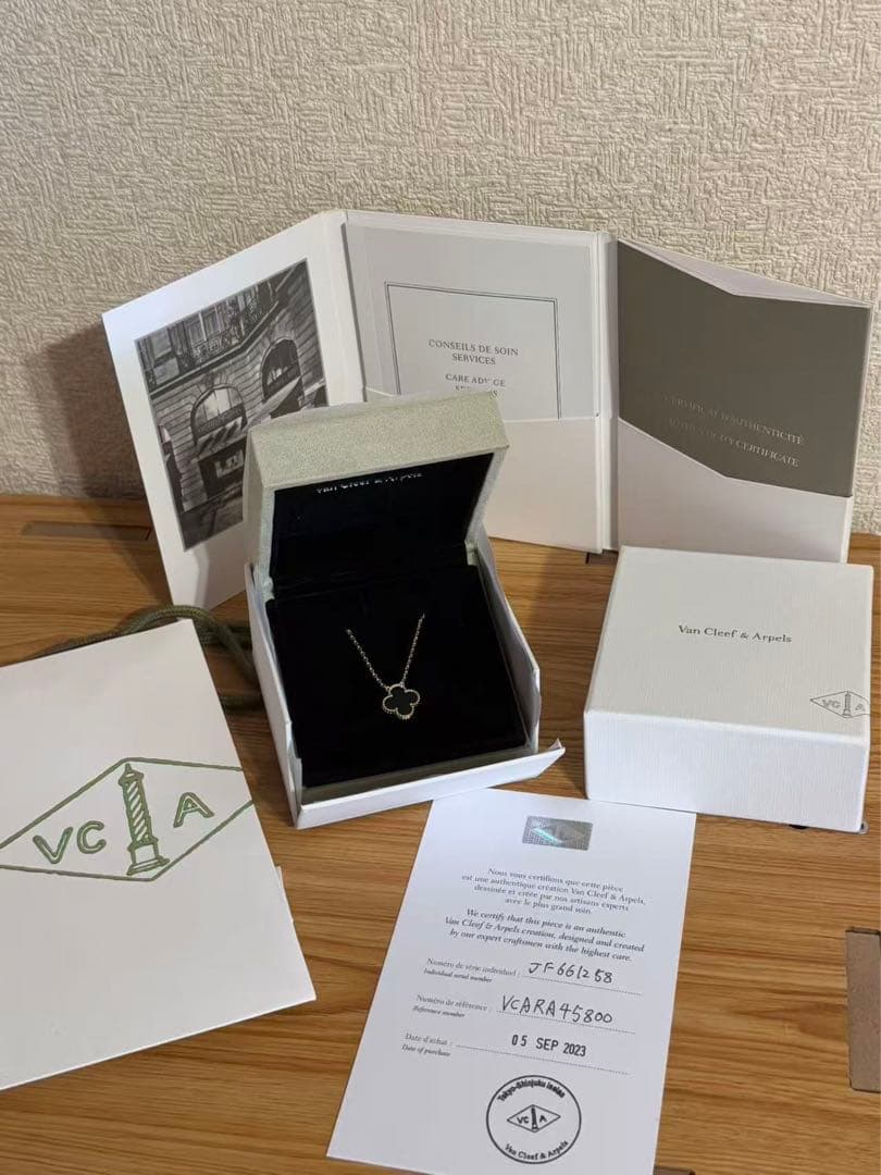 Van Cleef & Arpels クローバーペンダント