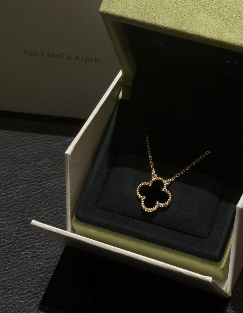 Van Cleef & Arpels クローバーペンダント