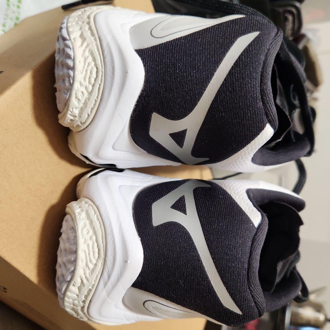 Mizunoライトニング　 バレーボールシューズ ホワイト/ブラック/グリーン