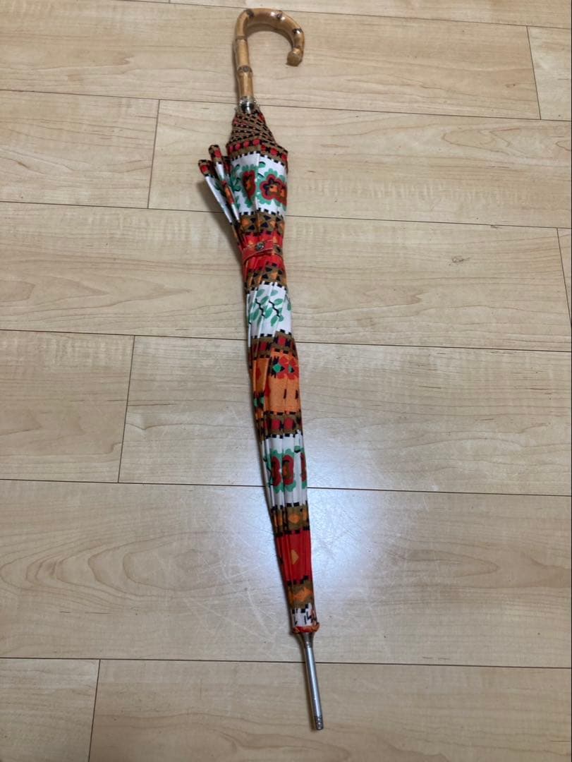 ヴィヴィアンウエストウッド　晴雨兼用　日傘　傘 パコダ型　刺繍　花柄
