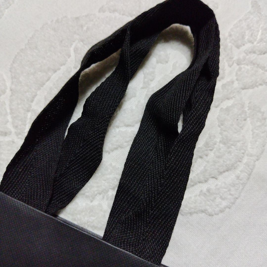 新品　コーチ　スモールジップアラウンドカードケース　ストロベリー