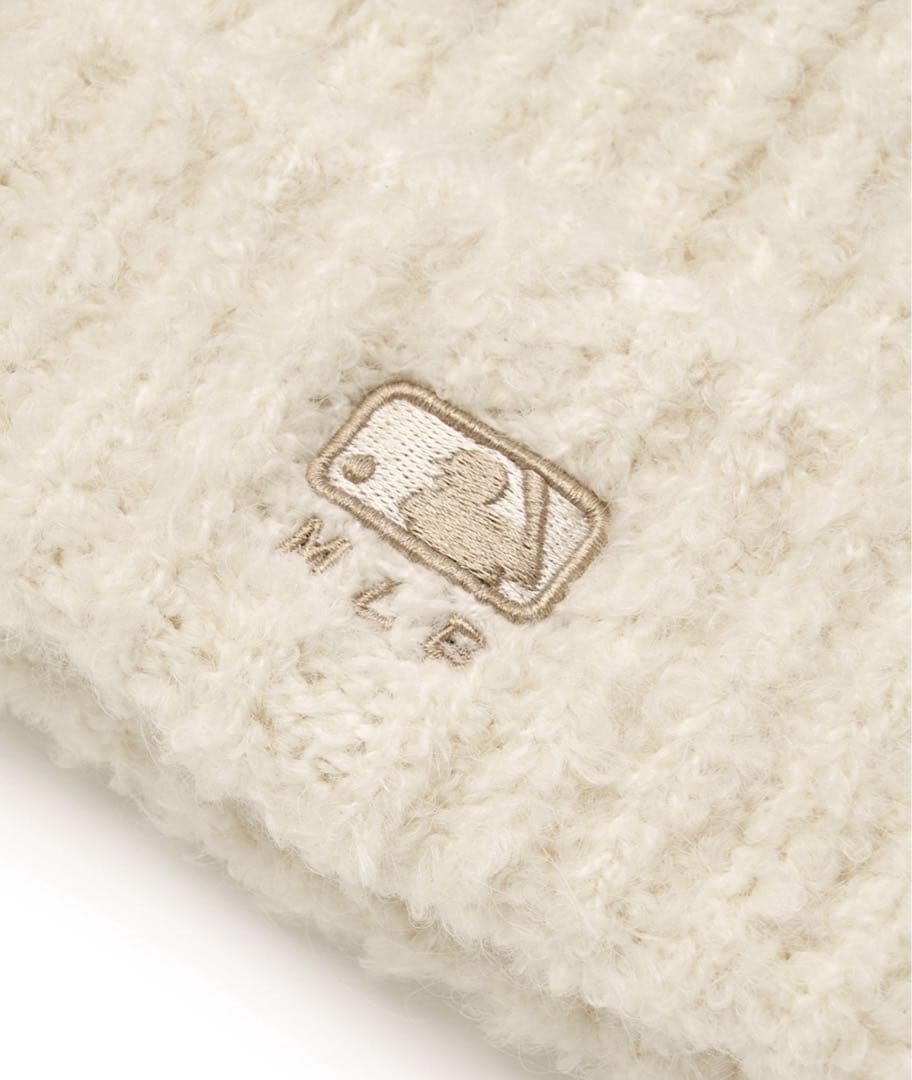 【新品未使用】アイボリー ニット帽 猫耳デザイン ヤンキース