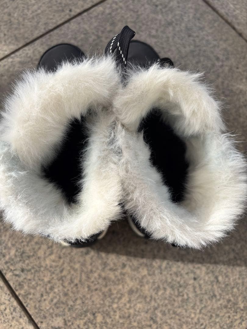 SORELファー付きスノーブーツ ブラック 25