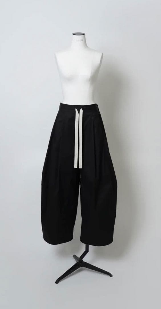 【新品未使用】lohenローヘン　チノパン　ブラック36