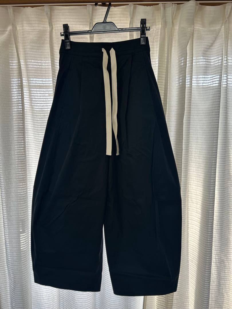 【新品未使用】lohenローヘン　チノパン　ブラック36