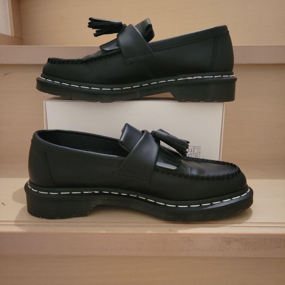 【日本限定】Dr. Martensエイドリアンフリンジローファー白ステッチ革靴