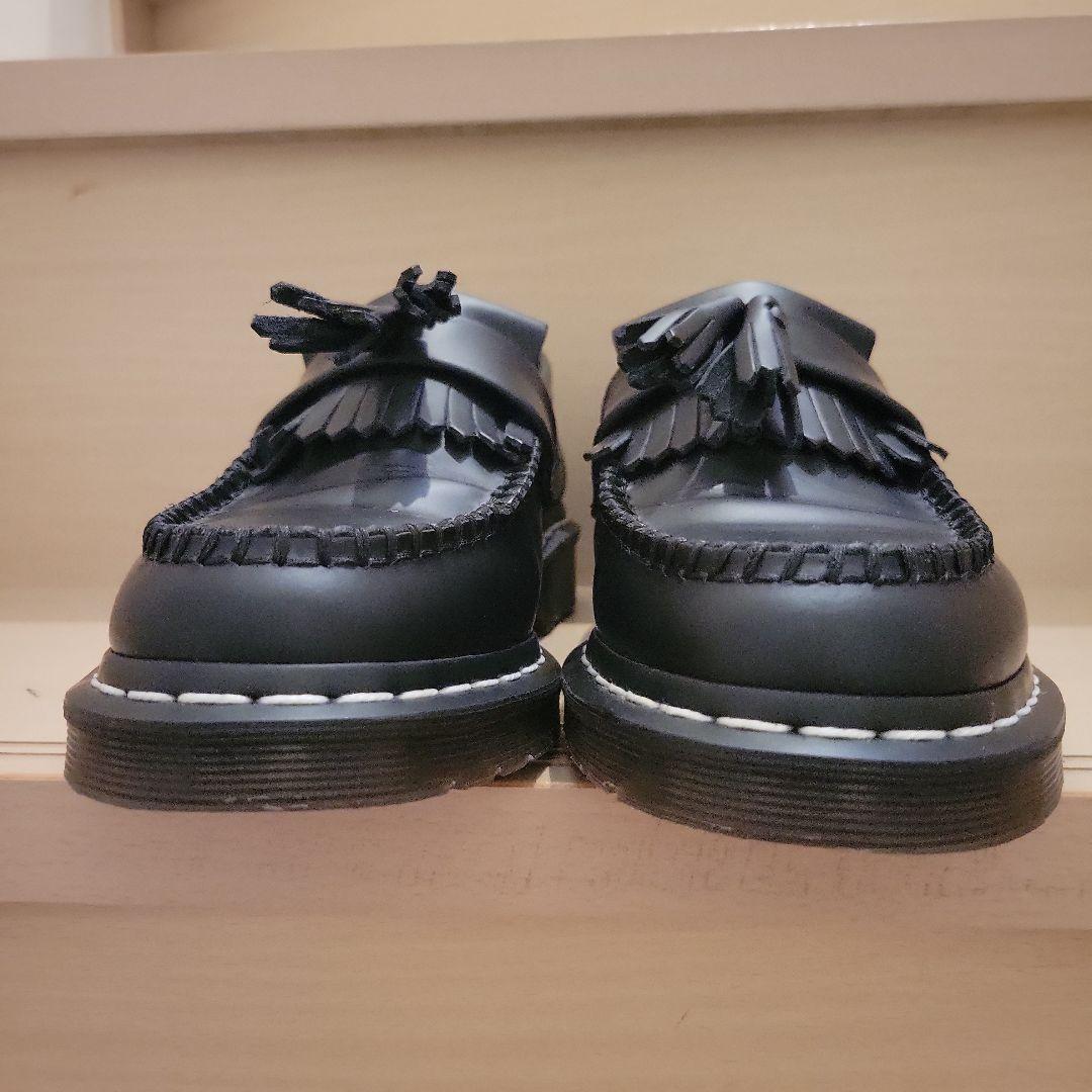 【日本限定】Dr. Martensエイドリアンフリンジローファー白ステッチ革靴