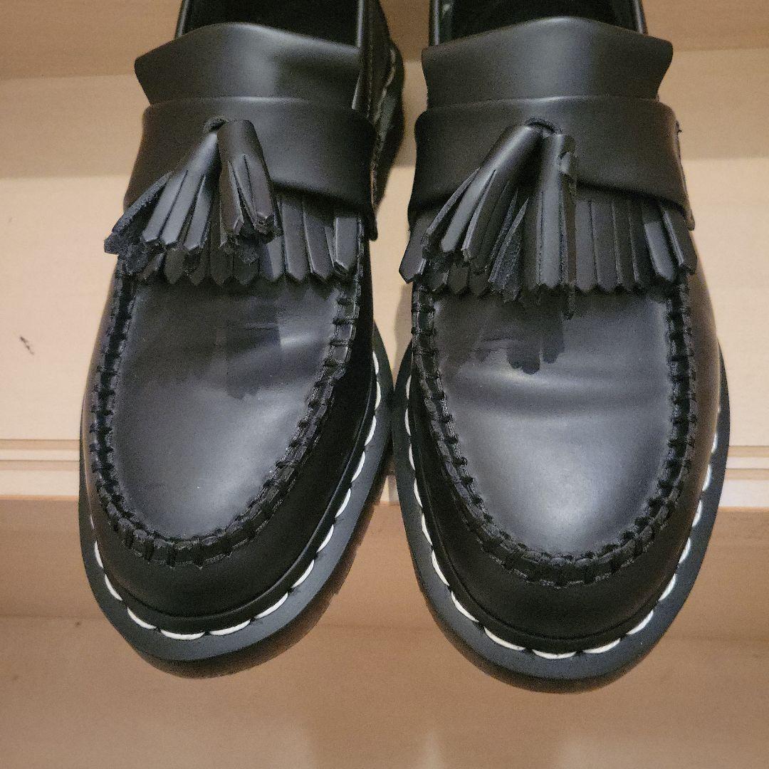 【日本限定】Dr. Martensエイドリアンフリンジローファー白ステッチ革靴