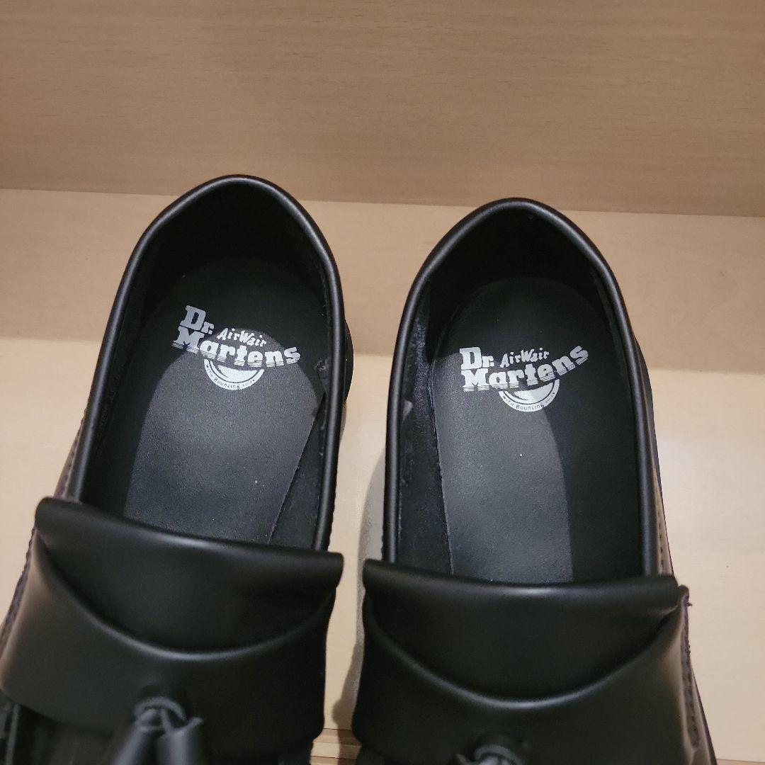 【日本限定】Dr. Martensエイドリアンフリンジローファー白ステッチ革靴