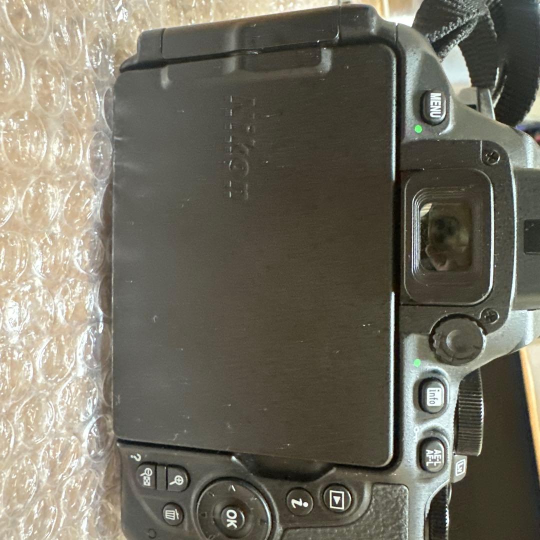 Nikon D5600デジタル一眼レフカメラ 本体とレンズ2本シャッター数719