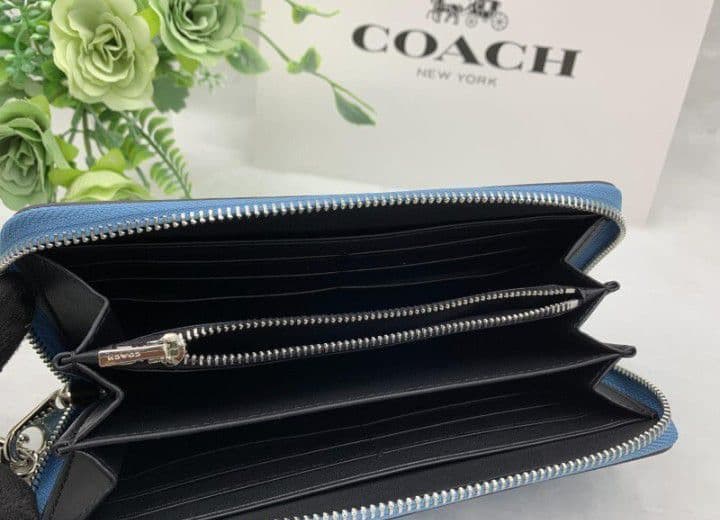 新品未使用コーチ長財布ブルーロングジップストラップ付レディースメンズ送料無料