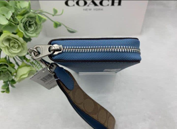 新品未使用コーチ長財布ブルーロングジップストラップ付レディースメンズ送料無料