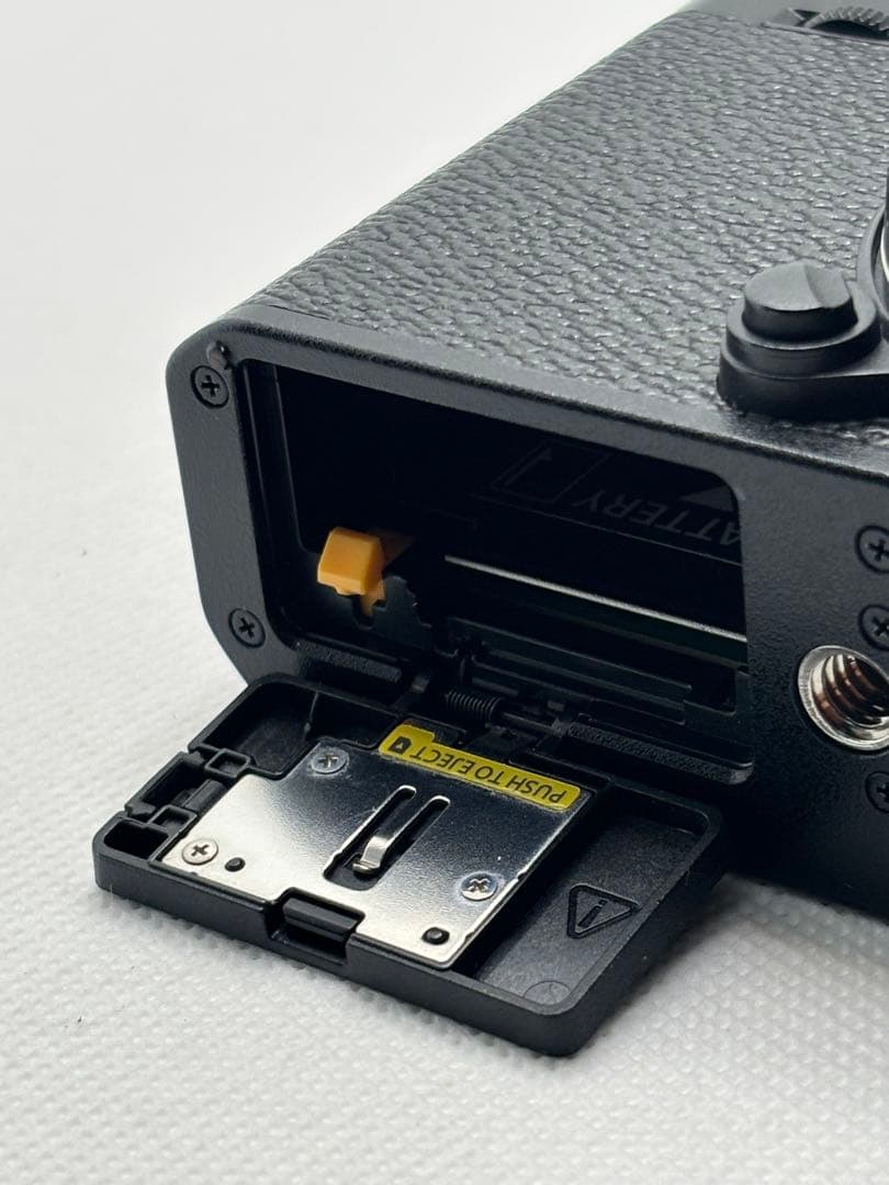 FUJIFILM 富士フイルム X-E4 ボディ ブラック★たった３ショット★