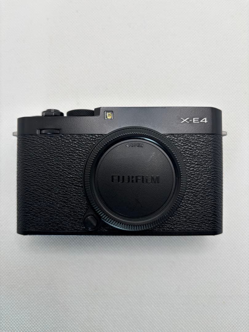 FUJIFILM 富士フイルム X-E4 ボディ ブラック★たった３ショット★