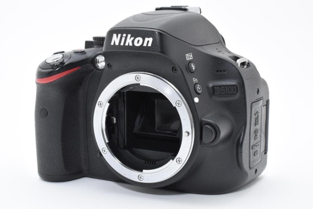 ■美品■ニコン　Nikon D5100 ボディ《ショット数1939回》
