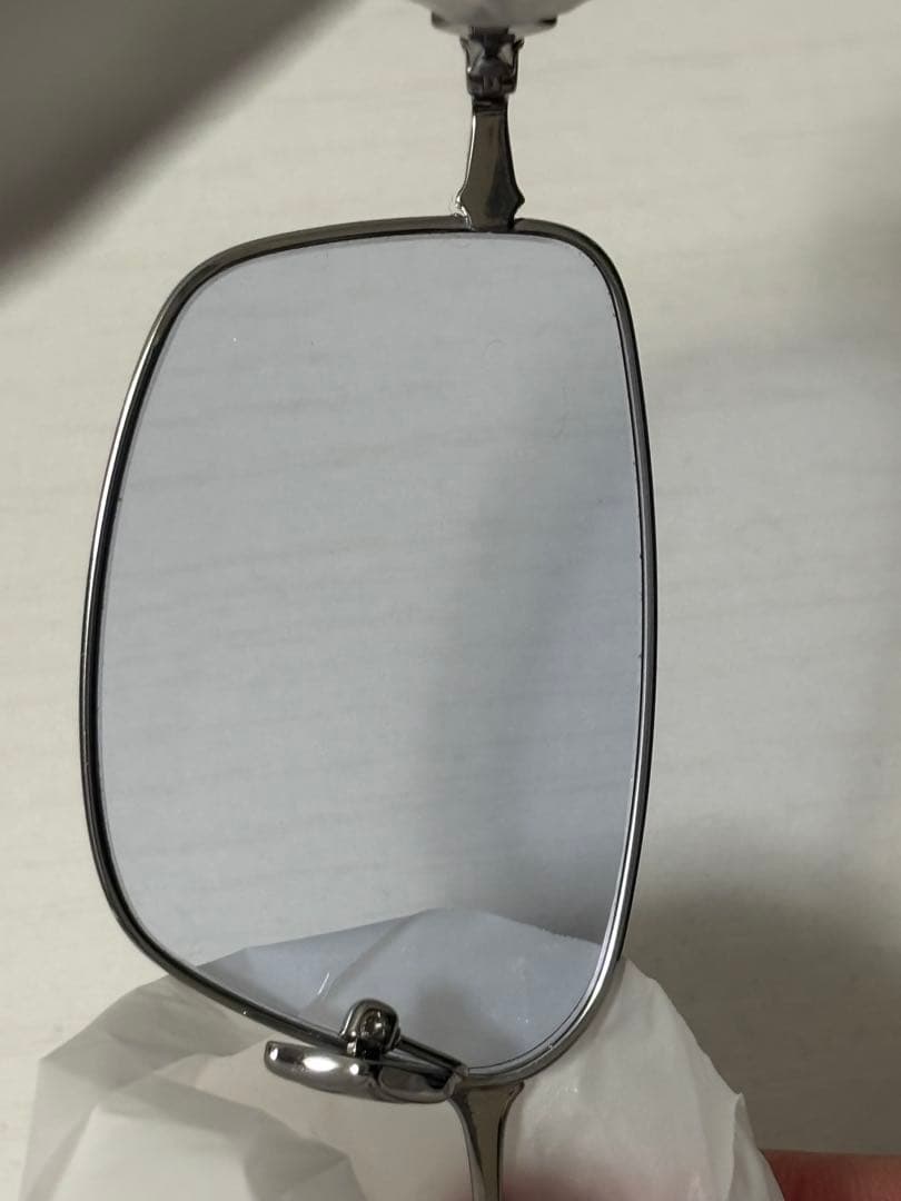 付属品有 gentle monster Atomic02 BLUE