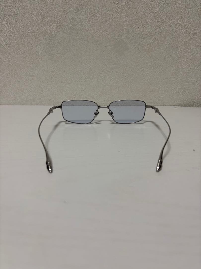 付属品有 gentle monster Atomic02 BLUE