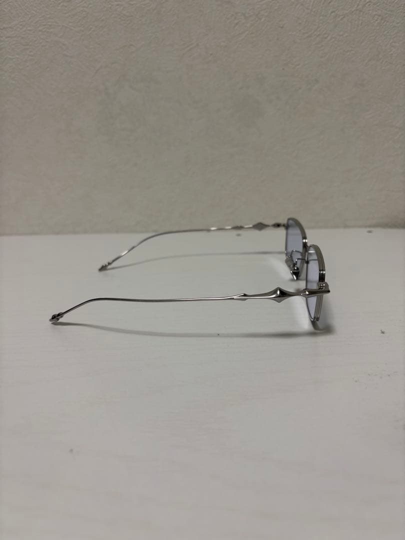 付属品有 gentle monster Atomic02 BLUE