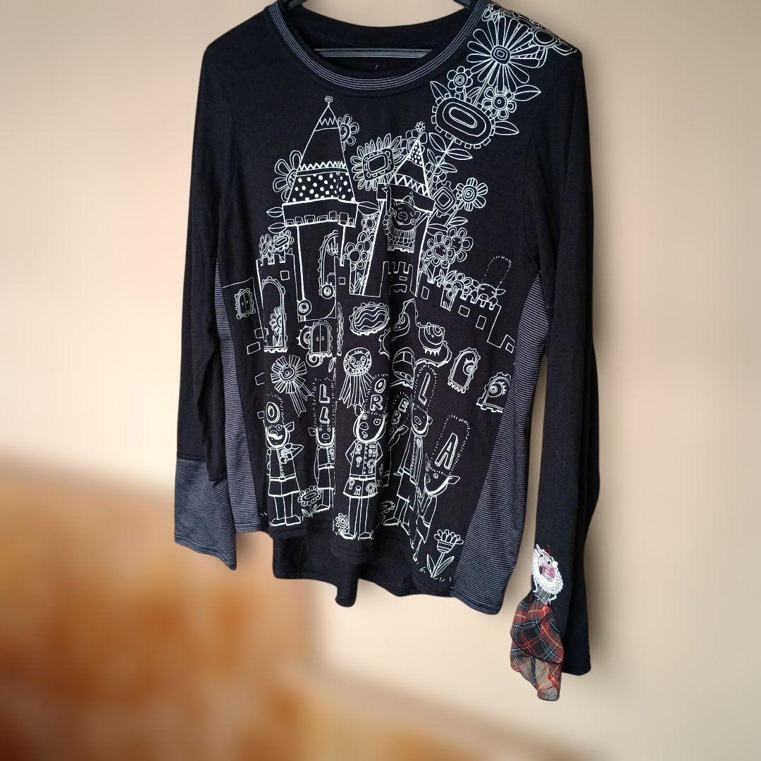 長袖Tシャツ 黒地 白イラスト