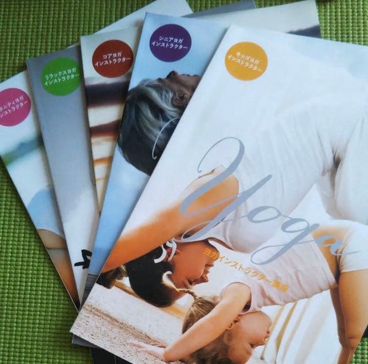 ヨガインストラクター　DVD付き　教材　キャリアガレッジジャパン