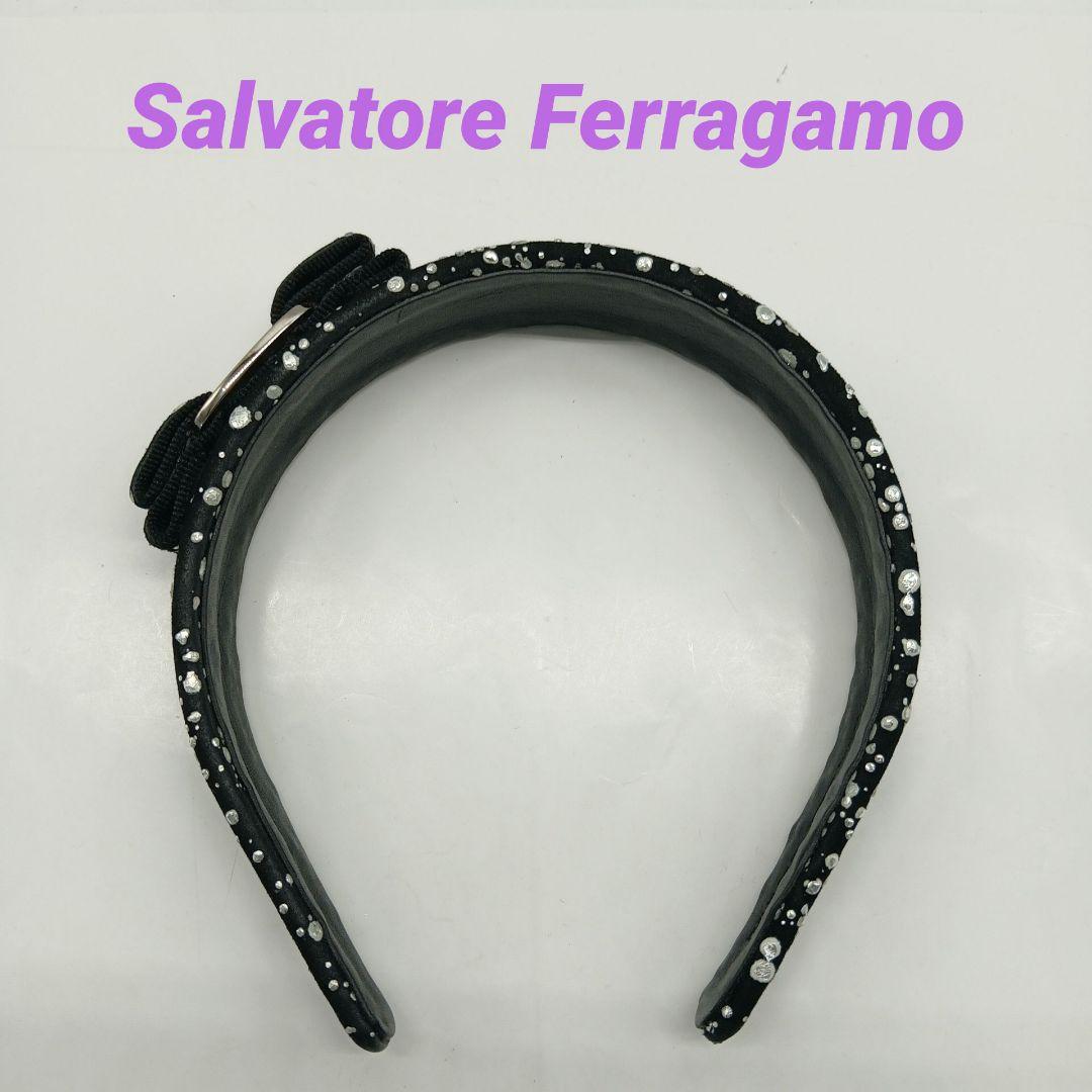 KM067 サルバトーレフェラガモ 美品 ヴァラリボン カチューシャ 髪留め