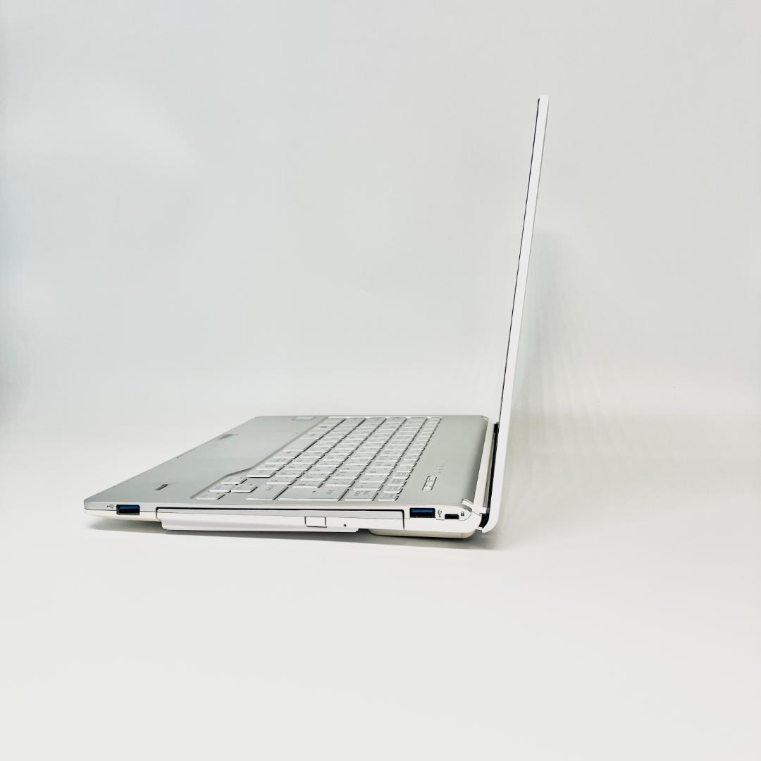 コンパクト ホワイト☆フルHD❣️カメラ DVD 最新Win11 ノートパソコン