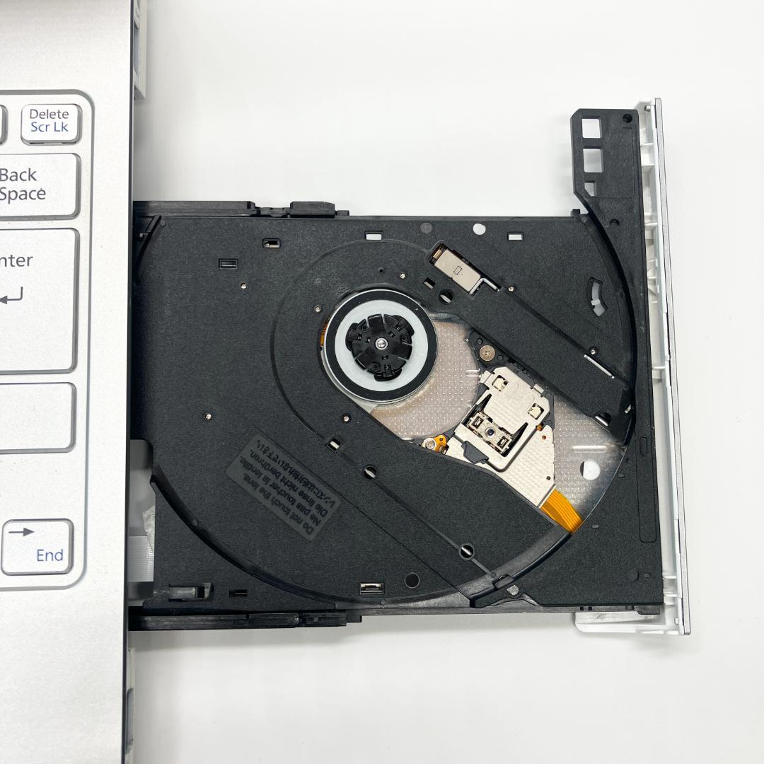 コンパクト ホワイト☆フルHD❣️カメラ DVD 最新Win11 ノートパソコン